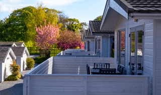 Lodges with hot tubs